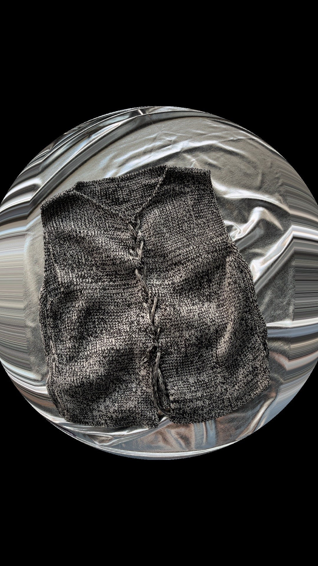 BLACK x WHITE. CHALECO