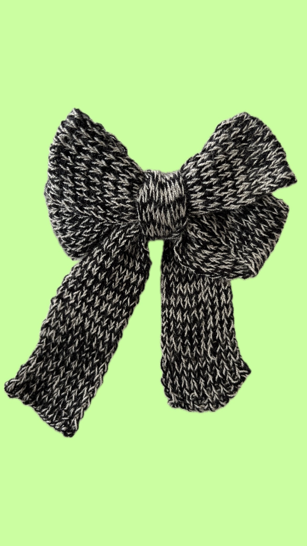 BLACK x WHITE HAIR BOW