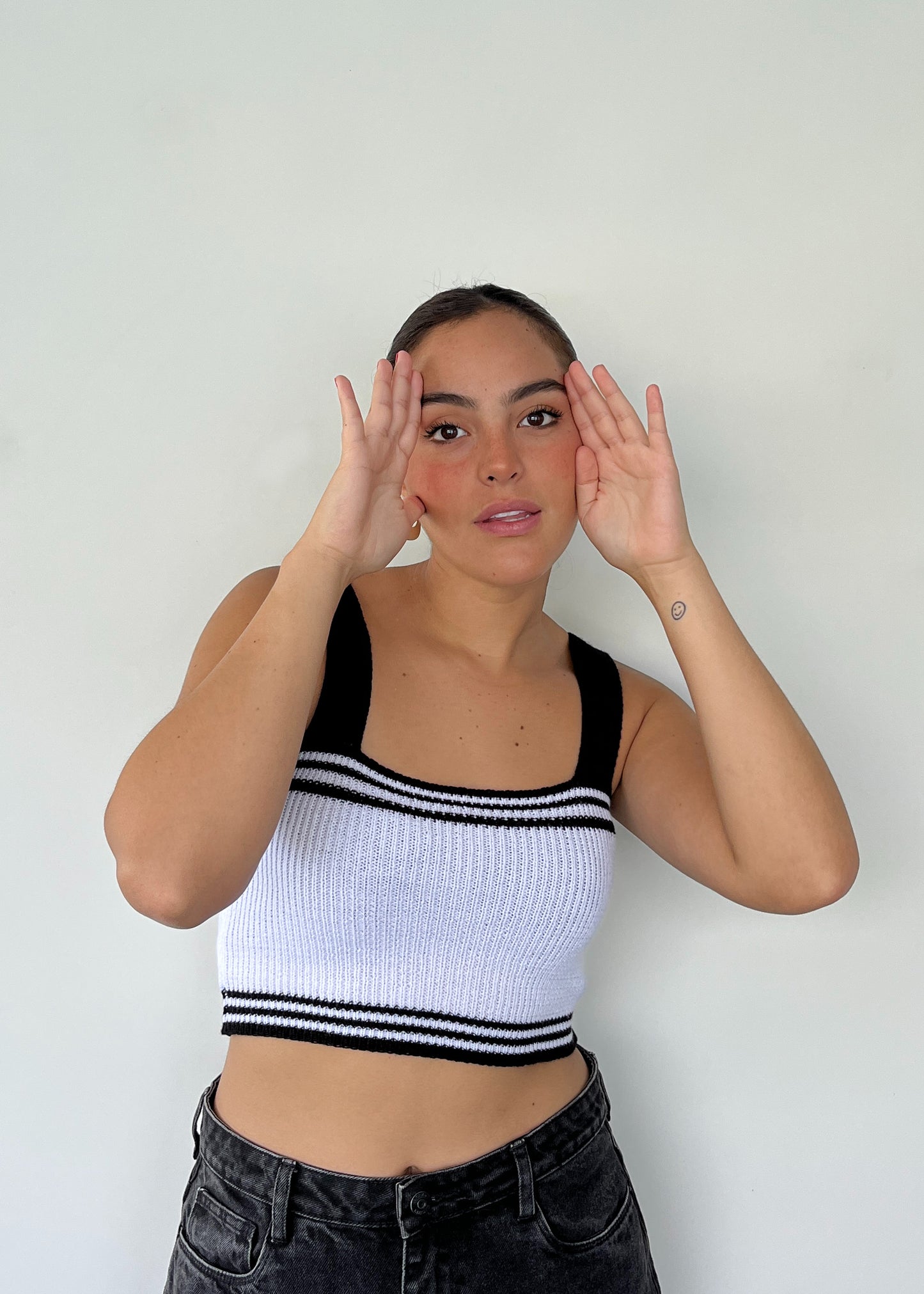 BASIC TOP WHITE x BLACK LINES