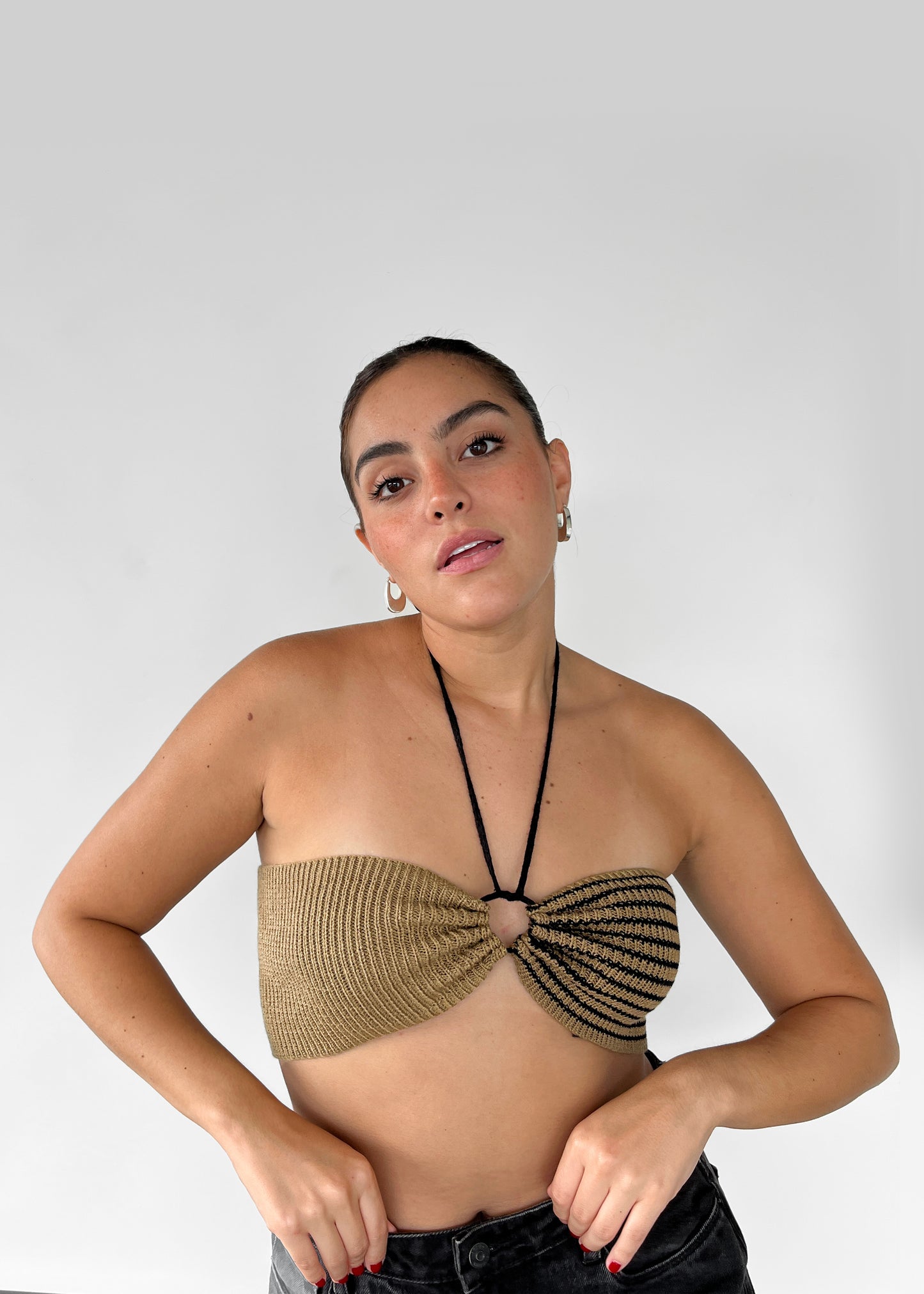 KHAKI x BLACK LINES . REF Z